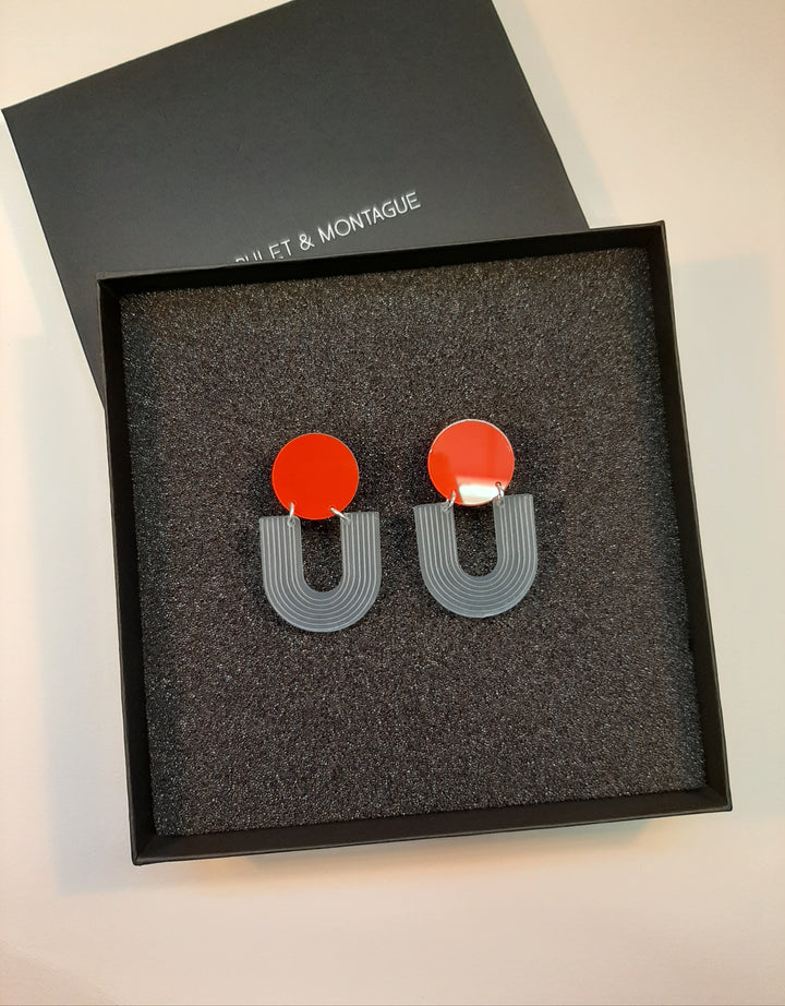 Capulet and montague arc etched earrings 